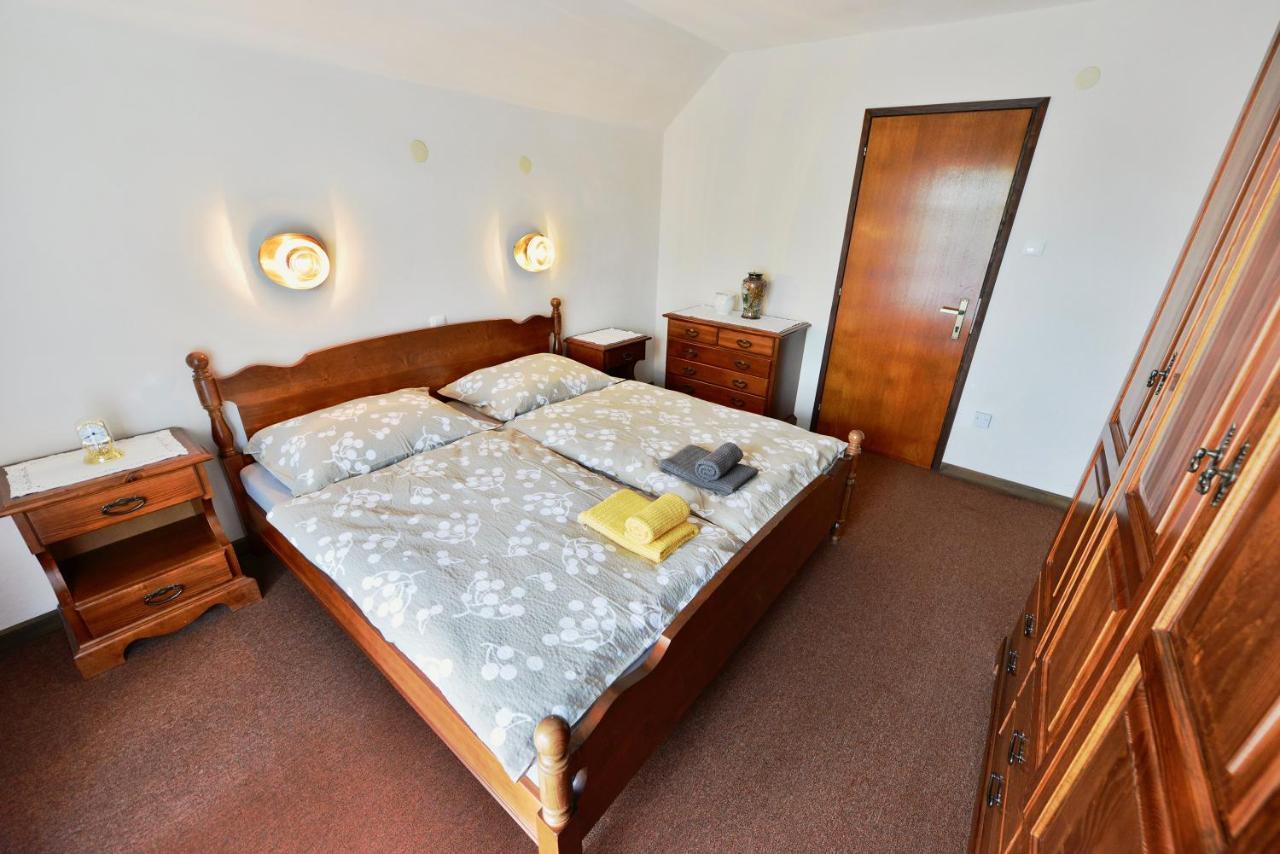 Holiday Home Davca Церкно Экстерьер фото